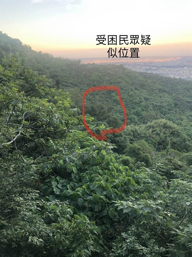 台中姐弟农作时意外坠落山坡，警消漏夜搜山抢救。（台中市消防局提供／冯惠宜台中传真）