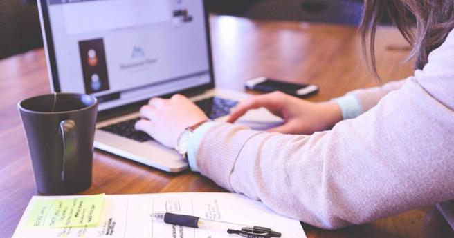 一名網友透露，同事昨天向主管提離職，表示做到這禮拜，沒想到主管回「做到今天就可以」。（示意圖／Shutterstock）