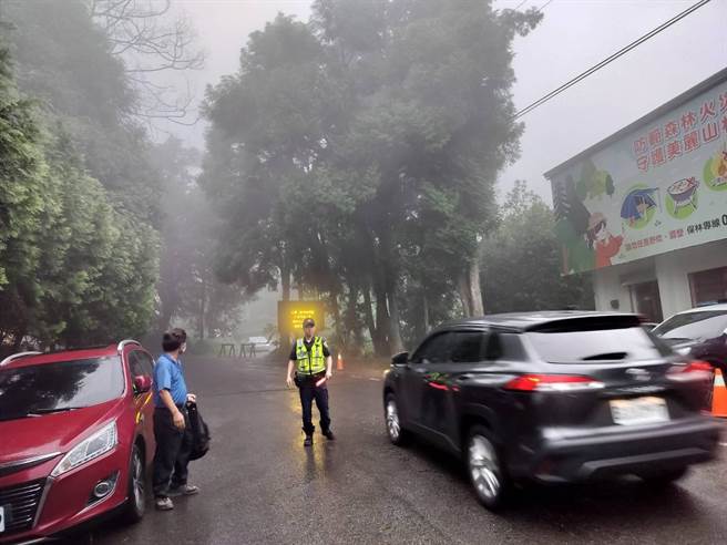 大雪山国家森林游乐区暑假期间将涌车潮，警加强中专一线违规取缔。（警方提供／陈淑娥台中传真）