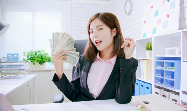 生肖属鸡、猴、牛的人，下半年将甩开阴霾，一路好运到年底。（示意图／Shutterstock）