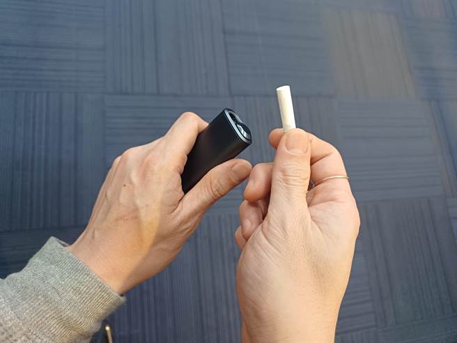 目前国内尚无加热菸产品通过上市审查，民眾携带入境可处5万到500万元罚缓。（王家瑜摄）★《中时新闻网》关心您：吸菸有害健康！戒菸专线：0800-636363。