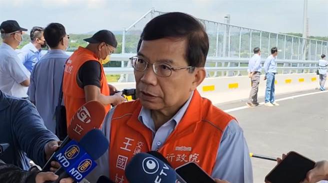 自6月30日起汽机车不停让行人最高可罚6000元、记点3点，并须参加道安讲习3小时。图为交通部长王国材。（资料照／蔡明亘摄）