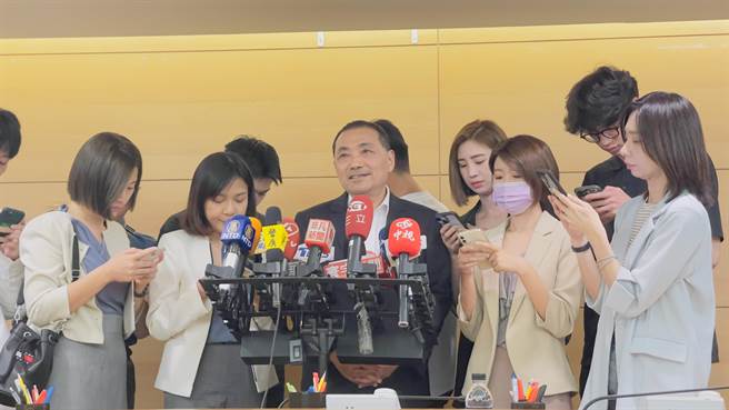 侯友宜强调，自己是国民党徵召的总统参选人，步调跟政策一定会跟党一致。（吕健豪摄）