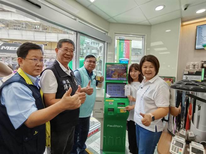 嘉義市政府推出寒暑假學子飽餐券數位化，市議員也樂見。（廖素慧攝）