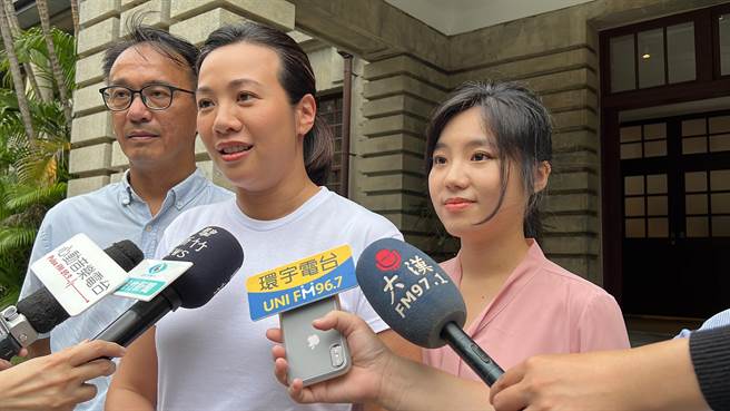 是否有决定参选的时间表，立委吴欣盈则说，要等中央党部决定，陆续会再公布。（王惠慧摄）