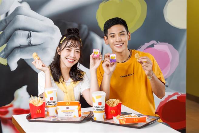 麦当劳「肯琼酱」、「甜辣酱」28日起回归。麦克鸡块(10块)单点104元、经典配餐169元，可任选两份酱料。（麦当劳提供／朱世凯台北传真）