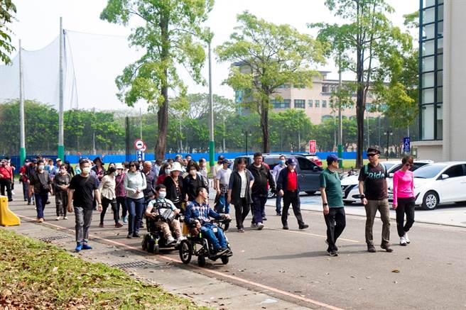 环球科大今年四月发起为爱走祷活动，呼吁教育部不要扼杀学生的就学权益。（本报资料照片）