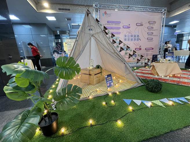 南投县府营造不同的追星方式，推出露营看星星、喝茶赏星星、野餐望银河等主题活动。（杨静茹摄）