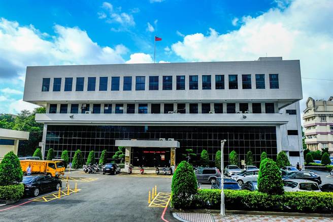 新竹瓦斯公司董事为县府一级主管，产发处指都是无给职，没有肥猫问题。（罗浚滨摄）