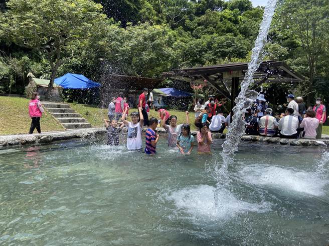 露天温泉由委外厂商影流文创经营，其余为县府管理。（吴佩蓉摄）