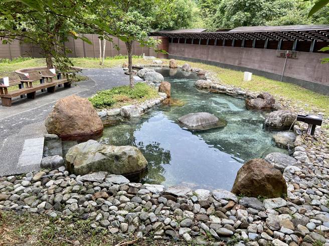 园区面积占地1.7公顷，规画6间家庭式汤屋、露天风吕男女汤各1间、露天SPA大池2座及小池6座。（吴佩蓉摄）