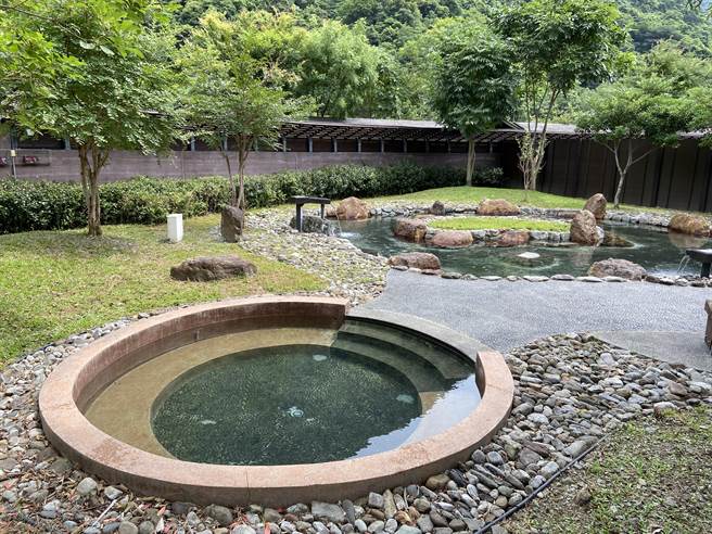 园区面积占地1.7公顷，规画6间家庭式汤屋、露天风吕男女汤各1间、露天SPA大池2座及小池6座。（吴佩蓉摄）