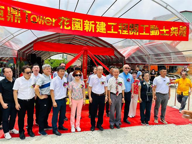 巨鼎建设在乌日学田路推新案TOWER花园，27日举行开工典礼。(业者提供)