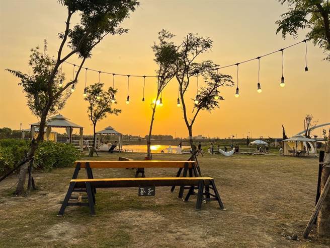 屏潮恋爱BUS发车，公教联谊开跑啰。(潮州铁道园区提供)