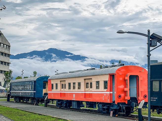 屏潮恋爱BUS发车，公教联谊开跑啰。(潮州铁道园区提供)