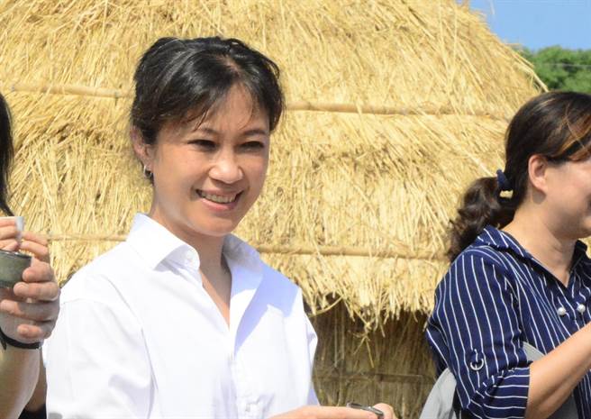 谷辣斯选后与地方互动并不多。（王志伟摄）