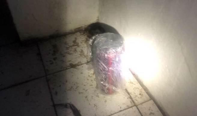 警方在陈住处发现1大桶疑似爆裂物。（警方提供）