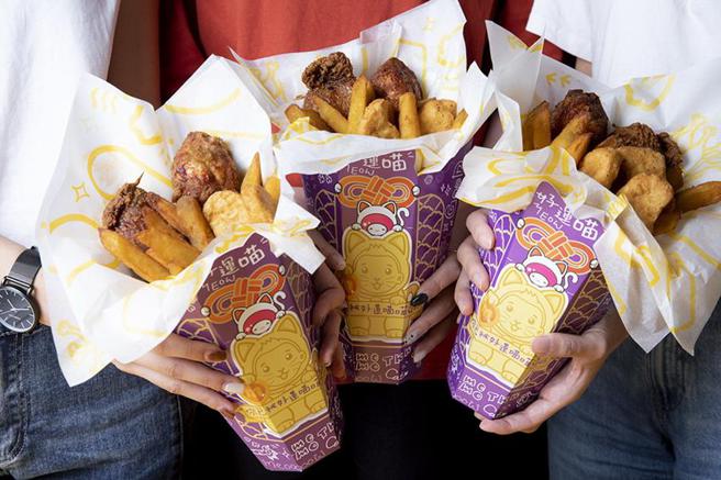 「顶呱呱」携手momo购物网推出限量包装，「好运喵喵餐」199元，呱呱包和地瓜薯条等明星商品一次满足。（图／顶呱呱提供）