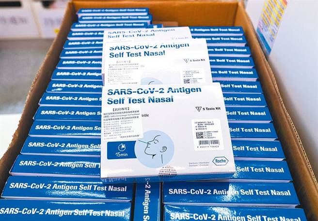 随着新冠病毒变异，过去敏感度达7成的快筛，已越来越难反映感染。（本报资料照片）
