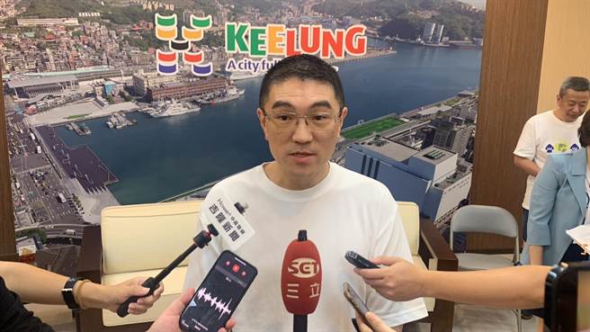 基隆市长谢国梁针对民进党传出建议提名内政部长林右昌一事，谢表示祝福民进党尽早决定适合人选，来一场有风度的民主之争。（徐佑升摄）