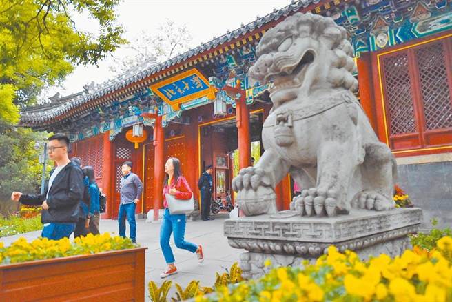 北京大学西校门。（资料照／新华社）