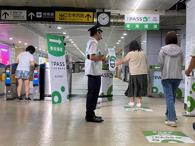 台铁6月28日演练TPASS专用通道上路后可能遇到的突发状况。（陈佑诚摄）