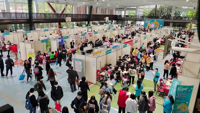 「2023台湾就业通桃竹苗地区就业博览会」将于7月1日于新竹市立体育馆登场，共计有72家厂商合计释出超过5000个职缺。（新竹市政府提供／陈育贤新竹传真）