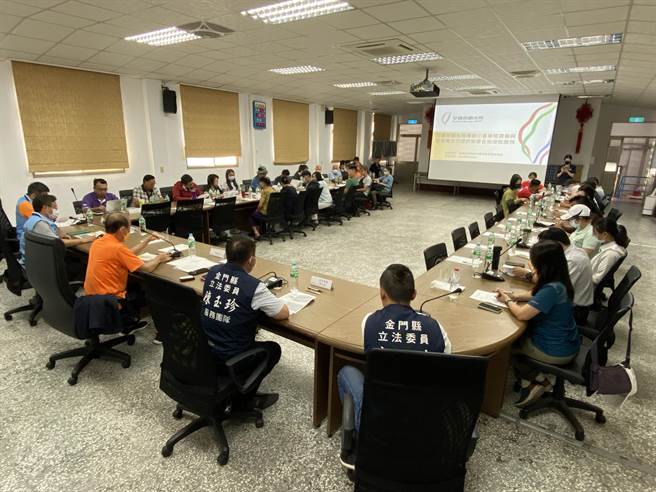 与会人员也针对在地接驳服务执行方式及相关规范条件等议题交流建议。(于家麒摄)