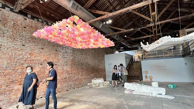 「台南400年」首檔特展台荷跨海艺术交流特展《当海洋相遇》，28日在佳里区萧壠文化园区亮相。（张毓翎摄）