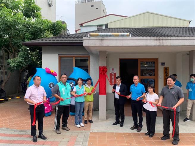 台湾自来水公司第十一区管理处花坛营运所芬园服务站今天揭牌启用。（台水公司提供／孙英哲彰化传真）