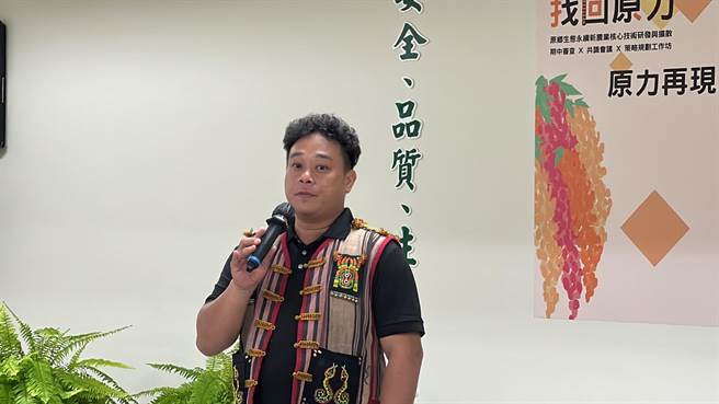 返乡青农高世忠在台东县金峰乡歷坵部落推广友善耕种。（蔡旻妤摄）