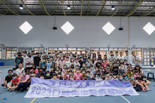 北医大口腔卫生医疗服务队进驻苗栗县大湖乡1周服务偏乡小朋友及长辈。（北医大口腔卫生服务队提供／谢明俊苗栗传真）