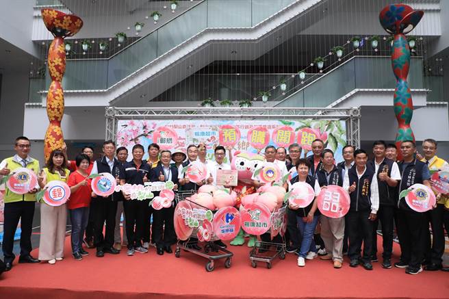 为行销梨山地区观光产业，市府28日特别举办「梨山森活节」宣传记者会，邀民眾到梨山登山、吃美食。(林欣仪摄)