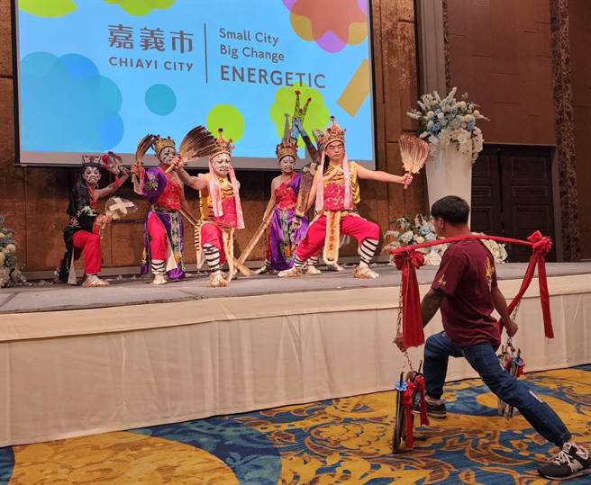 嘉义市政府到泰国行销观光，嘉义城隍庙家将团表演八家将文化。（嘉义市政府提供／廖素慧嘉市传真）