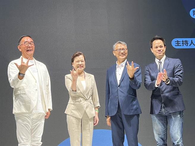 经济部长王美花(左二)参加「碳中和时代，产业再创新－2023亚太经营家协会企业论坛」，谈及台积电中科扩场的问题。（林欣仪摄）