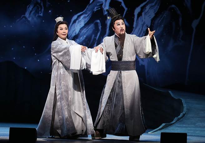 唐美云歌仔戏团新作《卧龙：永远的彼日》，票房已完售，虽然因事换角，但剧组成员全力以赴。（姚志平摄）