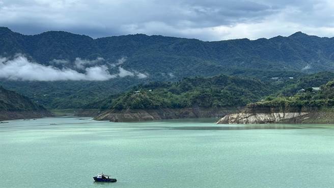 曾文水库蓄水率10.27％，面临1成保卫战。（张毓翎摄）