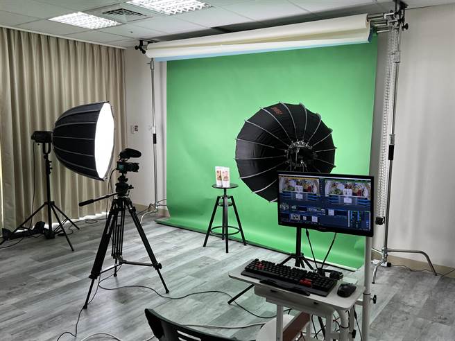 「中路电商基地」年底前免费提供市民或在地业者展示区、直播室、商业及实景摄影棚等场地和设备，并有一对一专业辅导课程、产品及商业模式分析等，增加青创团队能力。(蔡依珍摄)
