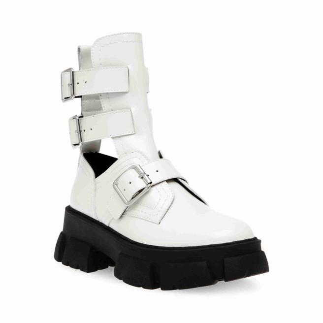 STEVE MADDE TIED UP，原價3980元，特價3582元。（STEVE MADDEN 提供）