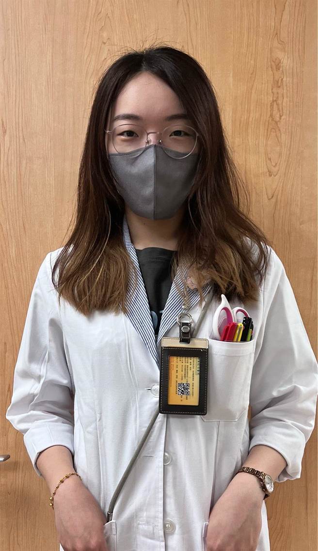 ▲长庚医院药师王宣雯表示，不论过去是否得过水痘的人，都有发生带状疱疹的风险。除了维持良好的生活习惯、健康饮食外，在经济许可且经医师评估后可建议自费施打带状疱疹疫苗，有助于预防或缓解日后带状疱疹发生的症状严重度。（基隆长庚医院提供／徐佑升基隆传真）