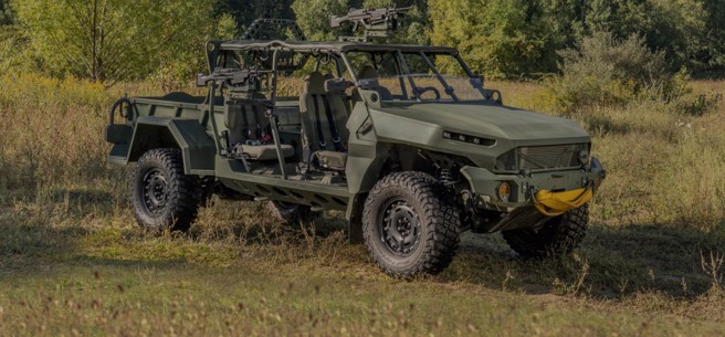 通用汽車防衛公司展示的電動悍馬車，但備有柴油發電機。(圖/GM Defense)