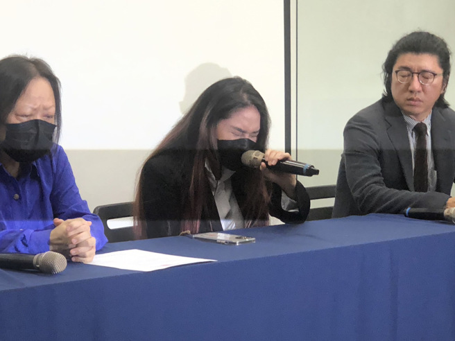 网红李伊妍开记者会指控廖峻性侵未遂。(图／郑宜熏摄)