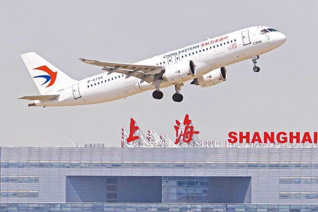 中國大陸首架自製客機C919，主要零組件和技術幾乎來自美國。（圖／中新社）