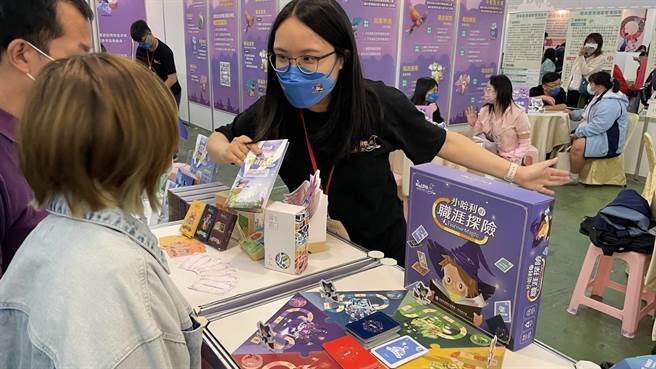 为协助青年寻找合适工作，劳动部推动「投资青年就业方案」，藉由定方向、增人才、促就业、争好薪、转正职5大目标协助青年就业。（中彰投分署提供）