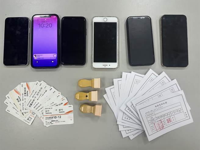 警方在面交地部署优势警力，一举逮捕黄姓取款车手等5人，并起获偽造证件、印章、收据等证物。（翻摄照片／王惠慧新竹传真）