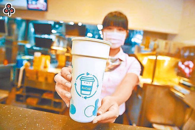 环保署今天公告修正「免洗餐具限制使用对象及实施方式」，从今年8月1日起，公部门、量贩店等8类限制使用对象不得提供生物可分解塑胶（PLA）制成免洗餐具，违反可罚1200至6000元罚锾。（报系资料照）