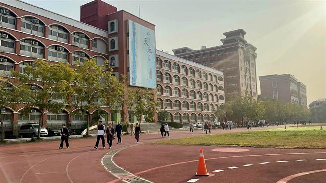 位于台南市新市区的私立远东科技大学，今天传出大量裁员消息。（翻摄自远东科技大学脸书／张毓翎台南传真）