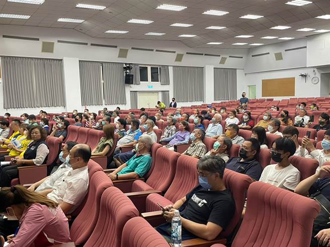 市府28日举办宣导会，说明骑楼顺平工程施作工项及相关配套措施。（新竹市政府提供／王惠慧新竹传真）