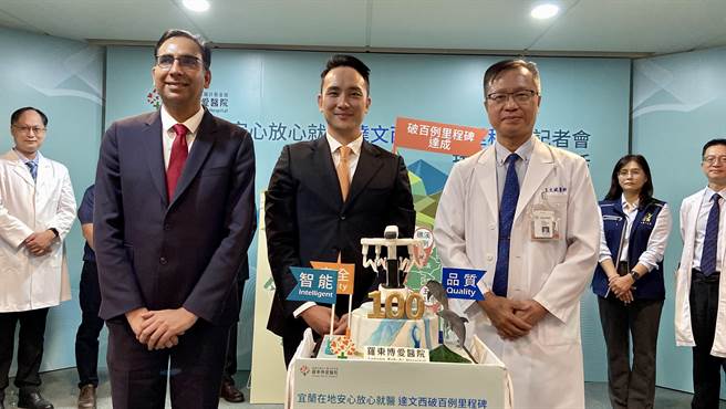 博爱医院今举办达文西破百例里程碑记者会。（吴佩蓉摄）