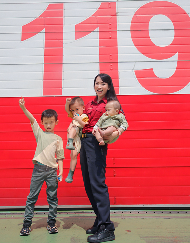 消防員洪修琳是位三寶媽。(圖/ 嬰兒與母親提供）